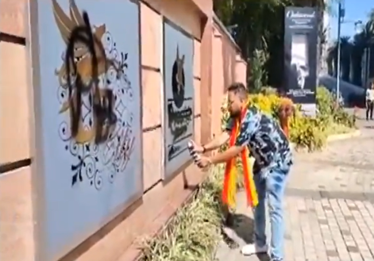 Karnataka Rakshana Vedike (NG) activists damage signboards in Bengaluru for not using Kannada 2 Karnataka Rakshana Vedike (NG) activists damage signboards in Bengaluru for not using Kannada