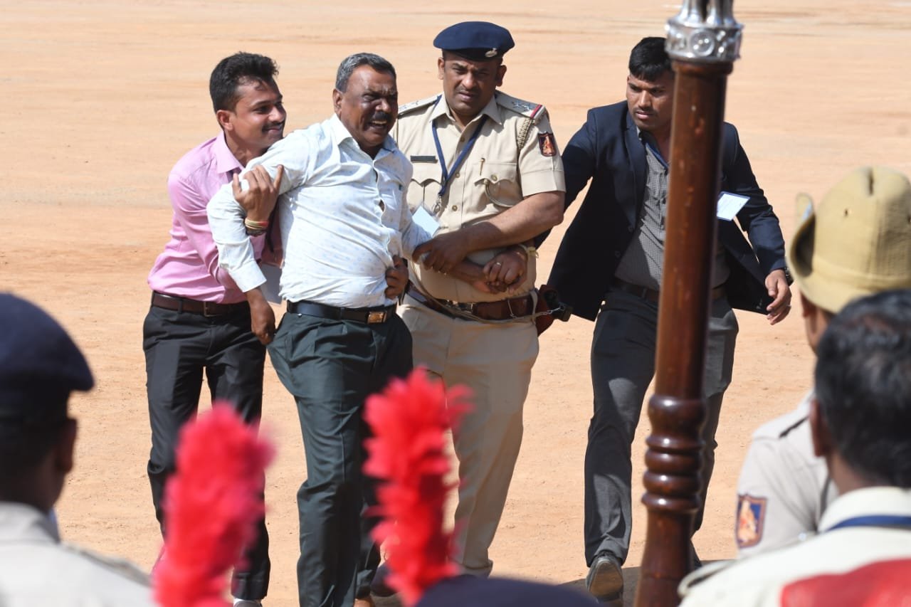 Security Breach During Republic Day; Protester Displays Poster in Front of CM and Governor
