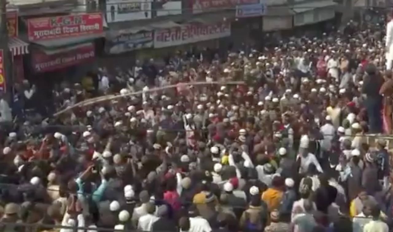 Barelivi cleric Tauqeer Raza's supporters gather on 'Jail Bharo' call