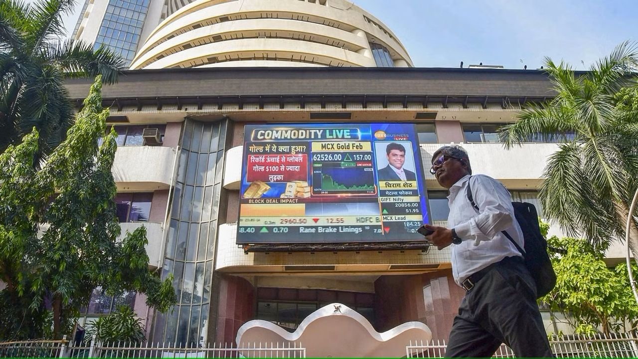 Stock markets stay flat amid highly volatile trade; Sensex at 73,178 1 Stock markets stay flat amid highly volatile trade; Sensex at 73,178