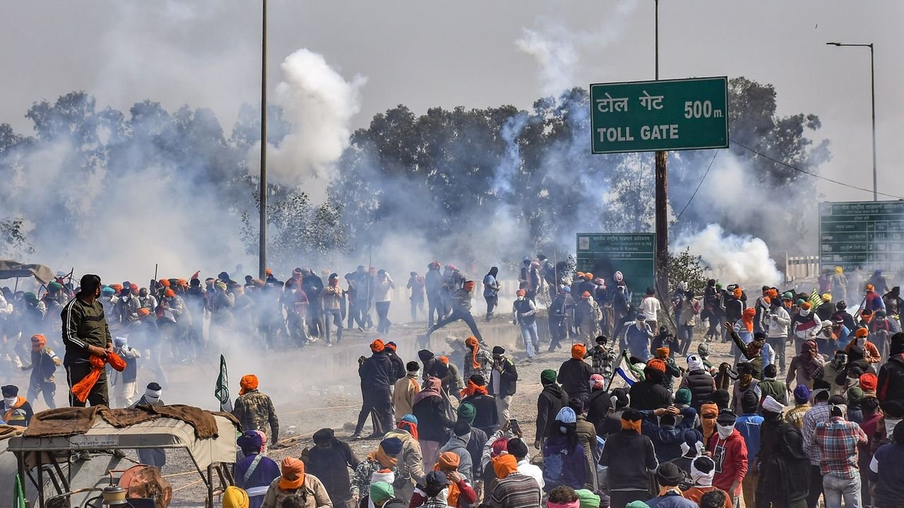 Farmers stay put at Punjab-Haryana border, tear gas shells lobbed again