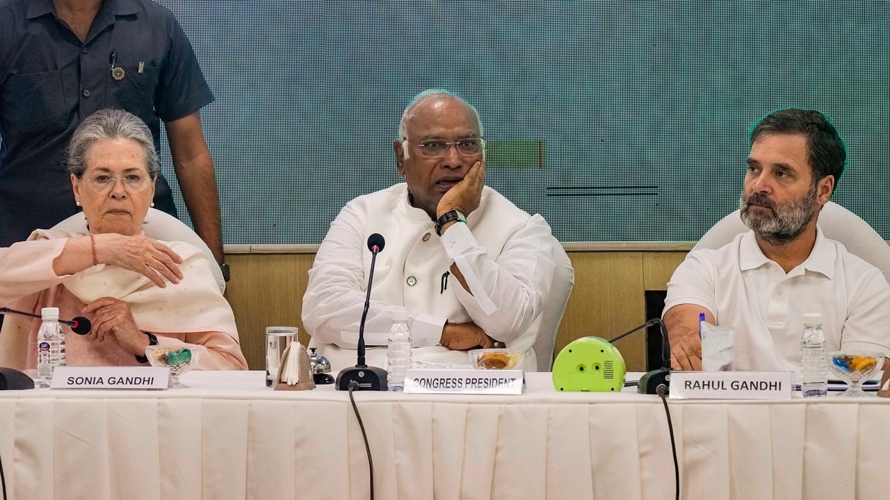 IT dept freezes Congress accounts, appellate tribunal marks Rs 115 crore lien 1 IT dept freezes Congress accounts, appellate tribunal marks Rs 115 crore lien