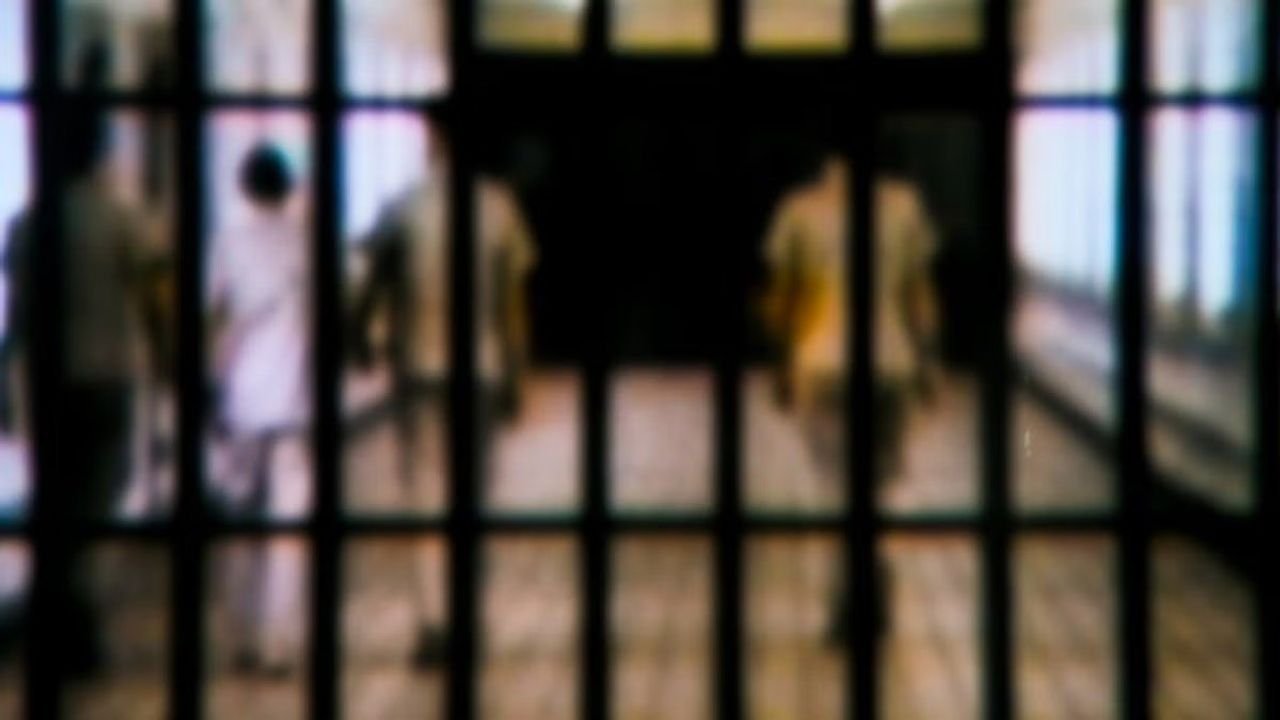 Navi Mumbai woman duped of Rs 1.92 crore in online share trading; 9 booked 1 Navi Mumbai woman duped of Rs 1.92 crore in online share trading; 9 booked