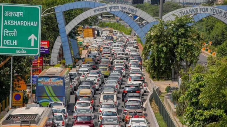 Traffic likely to be hit at Delhi-Noida border in view of farmers' proposed tractor march 3 Traffic likely to be hit at Delhi-Noida border in view of farmers' proposed tractor march