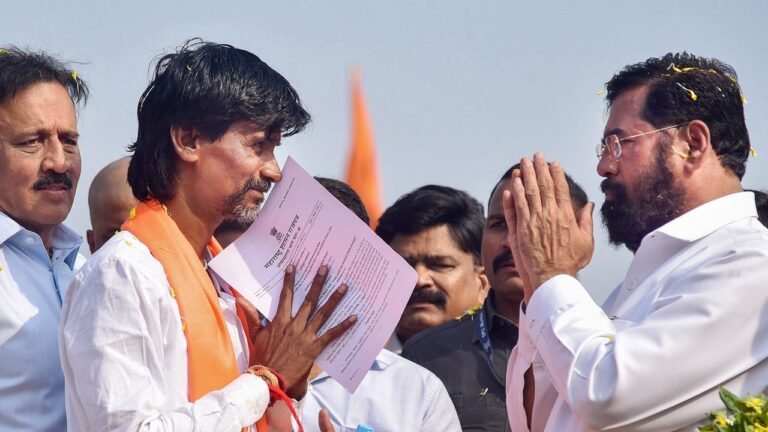 CM Shinde should not listen to his deputy Fadnavis: Manoj Jarange