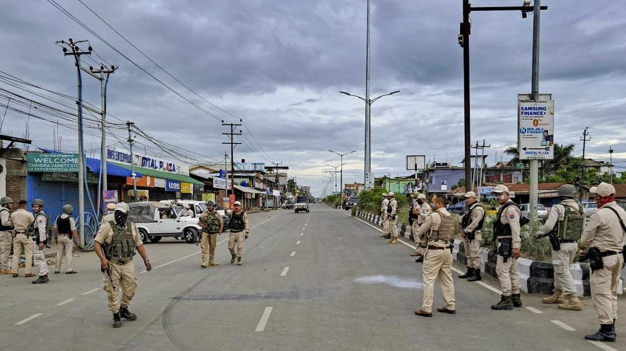 Manipur tribal body withdraws call to govt staffers to skip work over cop's suspension