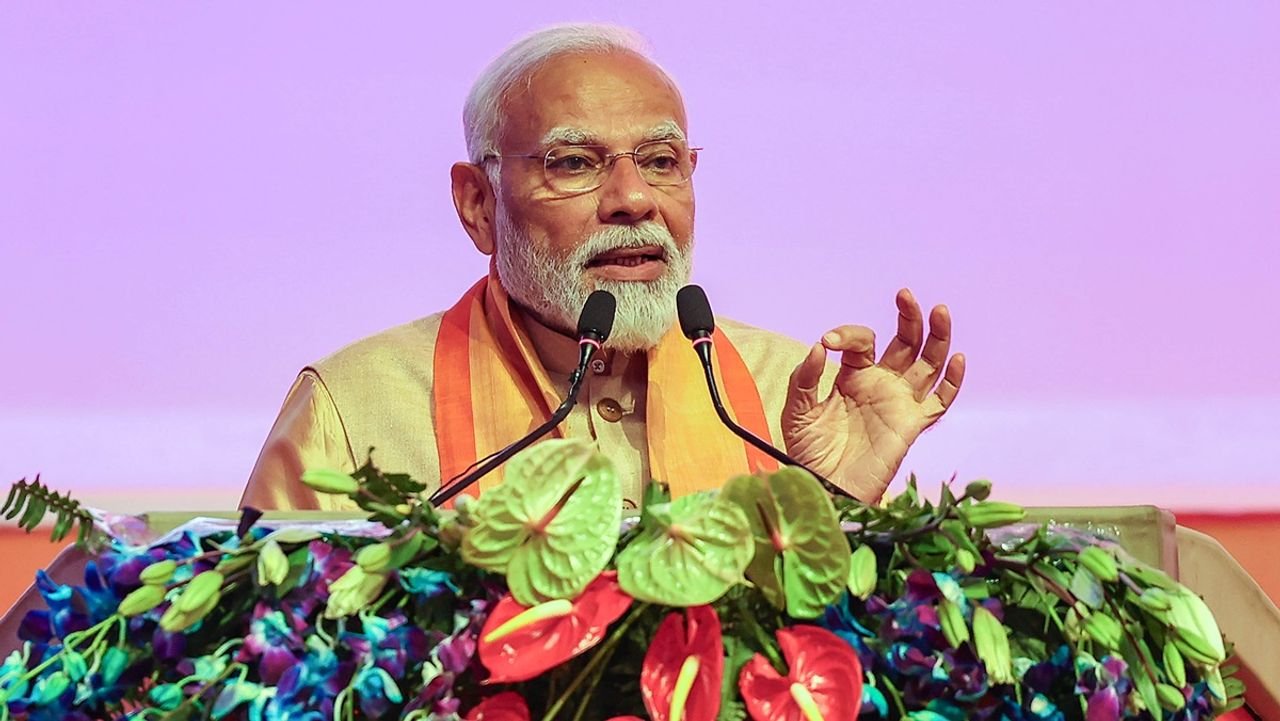 Ameen Sayani's golden voice on airwaves endeared him to people across generations: PM Modi 1 Ameen Sayani's golden voice on airwaves endeared him to people across generations: PM Modi
