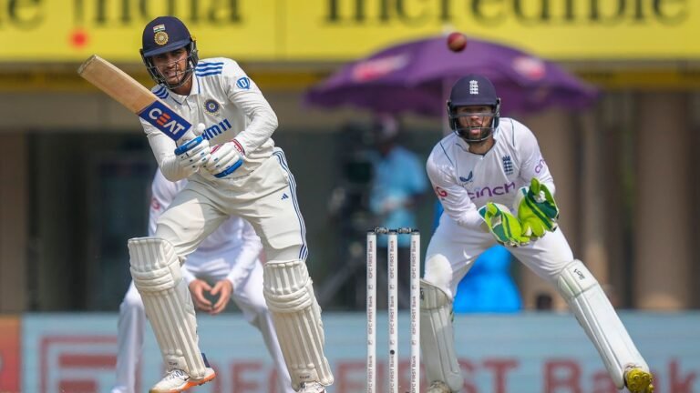 India reach 118/3 at lunch on day four, need another 74 runs for victory 5 India reach 118/3 at lunch on day four, need another 74 runs for victory