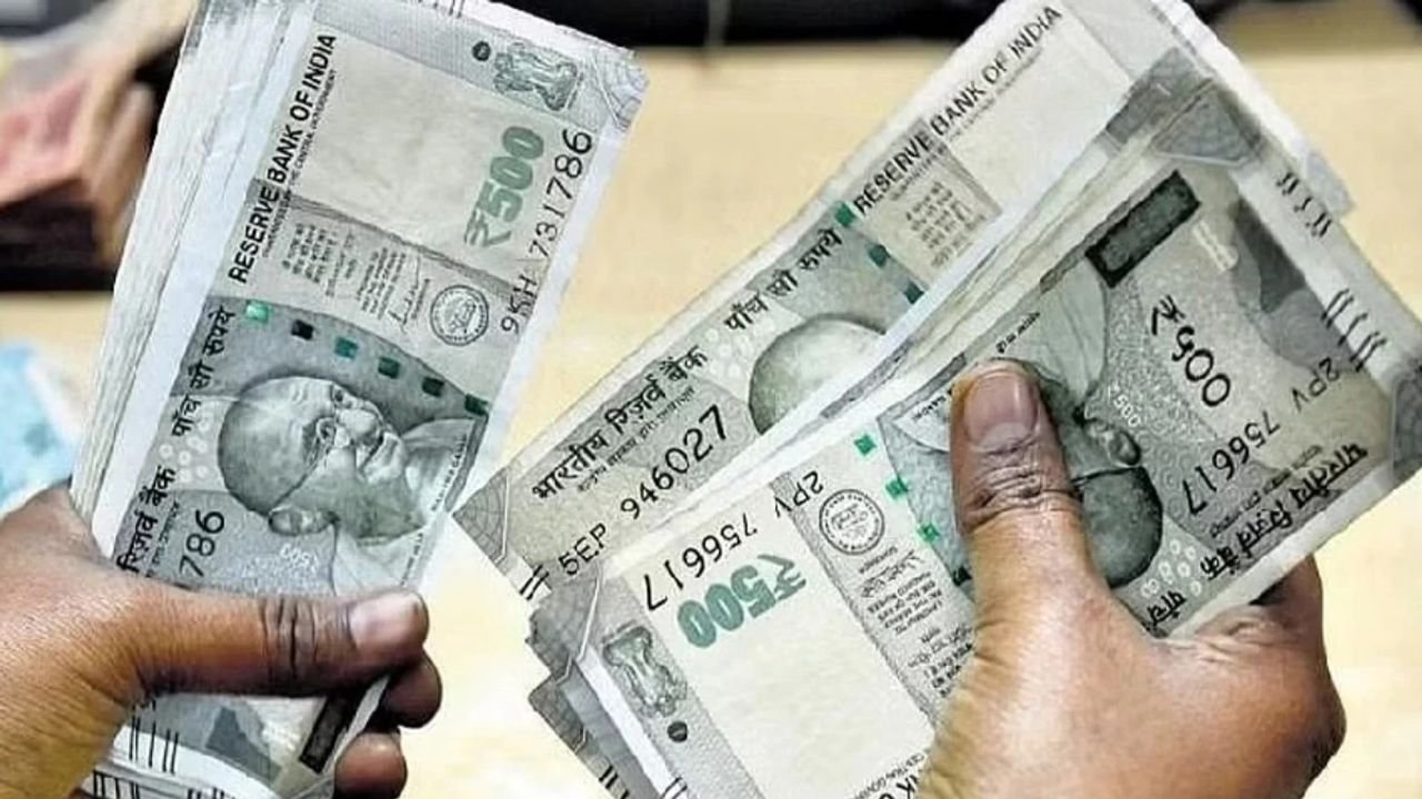 Rupee jumps 9 paise to 82.74 against US dollar in early trade 1 Rupee jumps 9 paise to 82.74 against US dollar in early trade