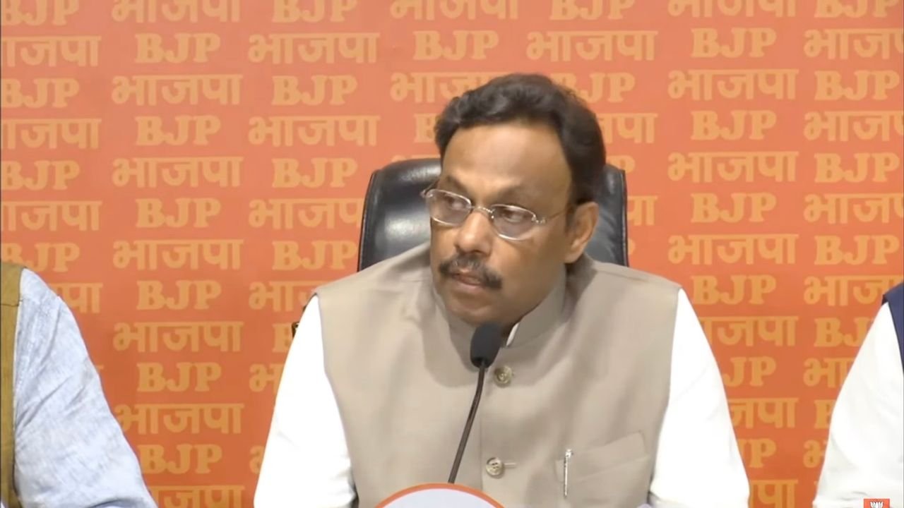 34 ministers in BJP's first list of 195 candidates, Modi from Varanasi