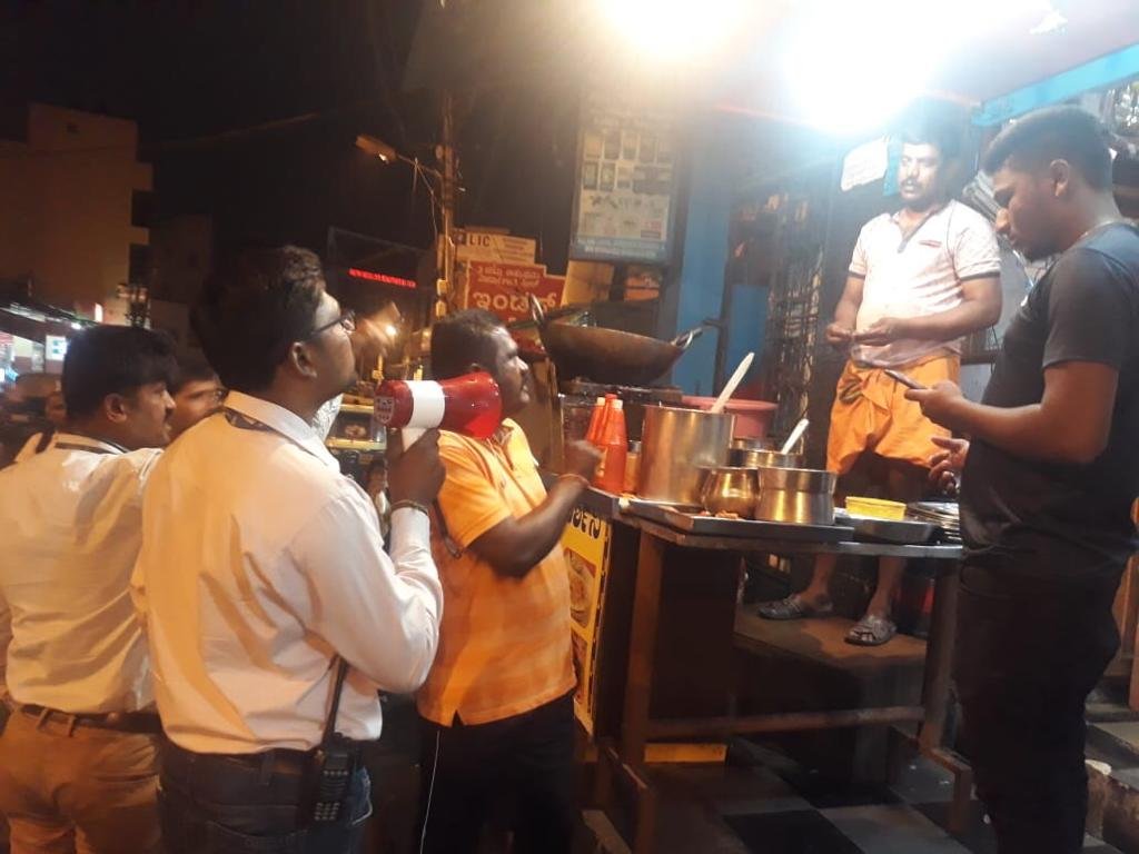 Representational Image of BBMP clearing vendors from footpaths across Bengaluru as a precautionary measure in the wake of cholera & GE cases. (Image taken on March 12, 2020).