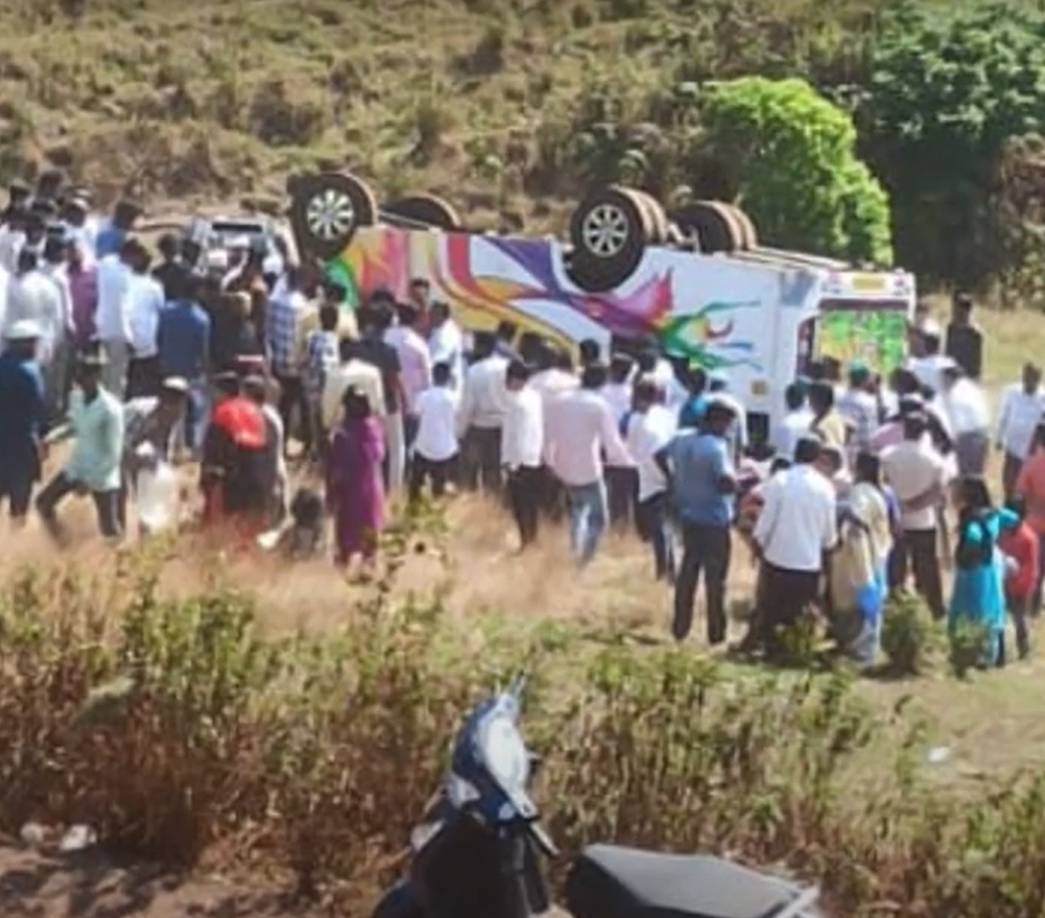 One Child Dies, 30 Relatives Injured After Mini Bus Plummets 100 Feet near Baba Budangiri