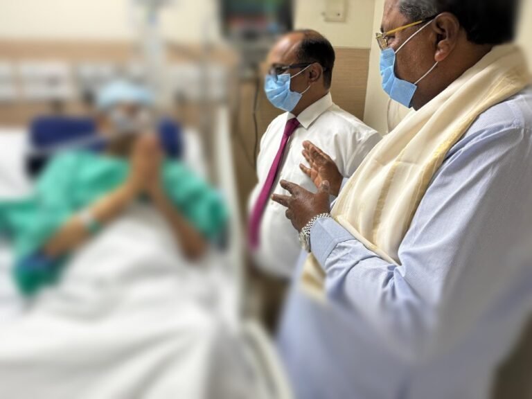 CM Siddaramaiah visits former CM SM Krishna at hospital