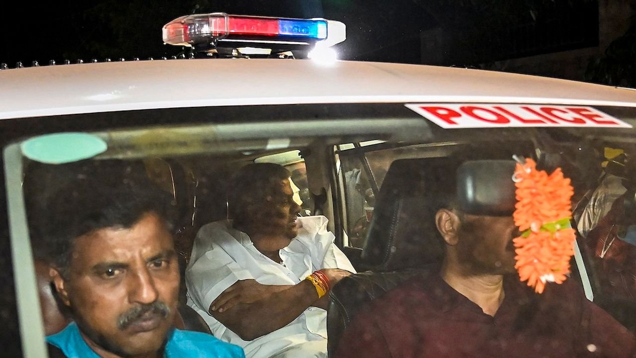 JD(S) MLA Revanna arrested from Deve Gowda's home in abduction case 1 HD Revanna in SIT CID Custody