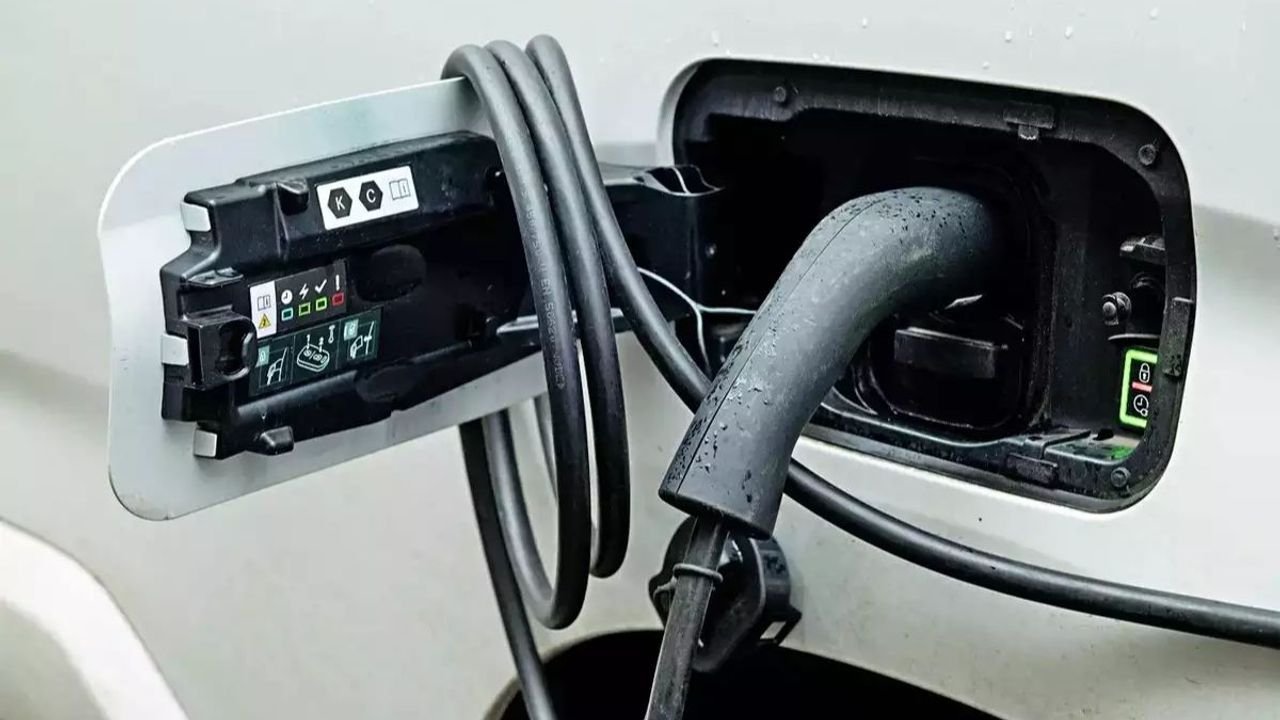 Servotech Power Systems gets Rs 20 cr order for 400 EV chargers from BPCL