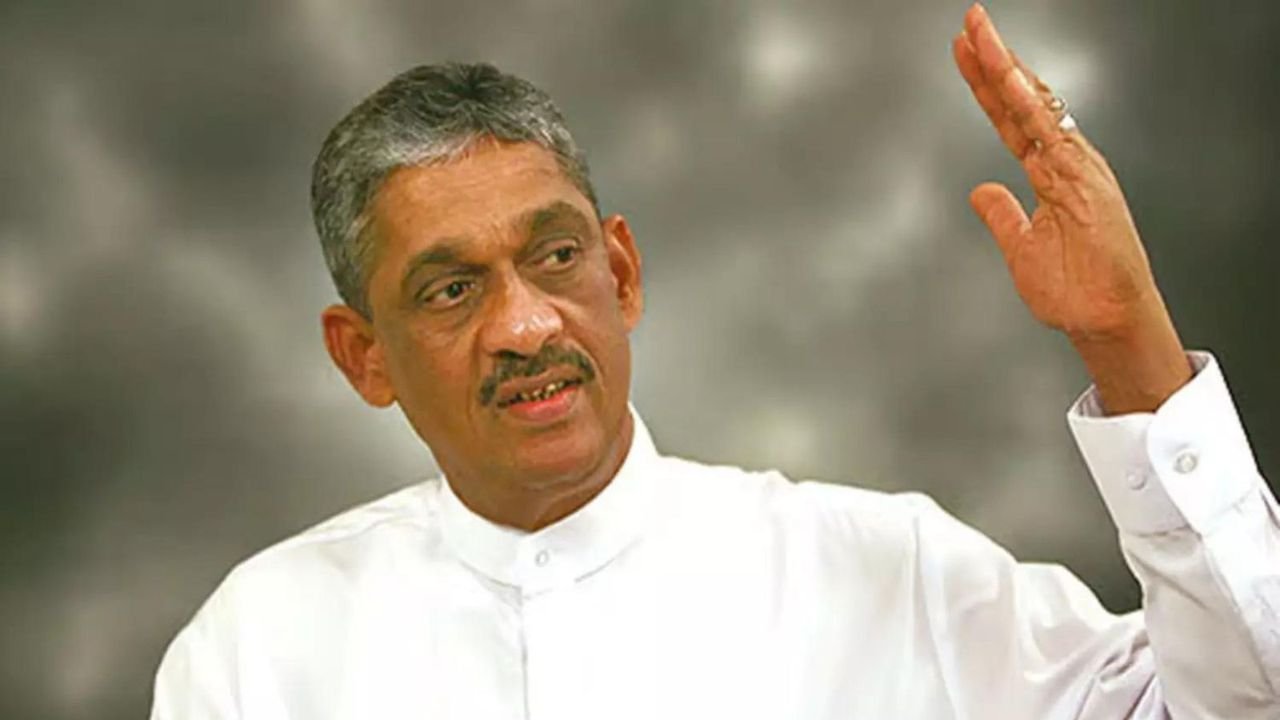 Sri Lanka's former Army chief Sarath Fonseka announces presidential candidacy