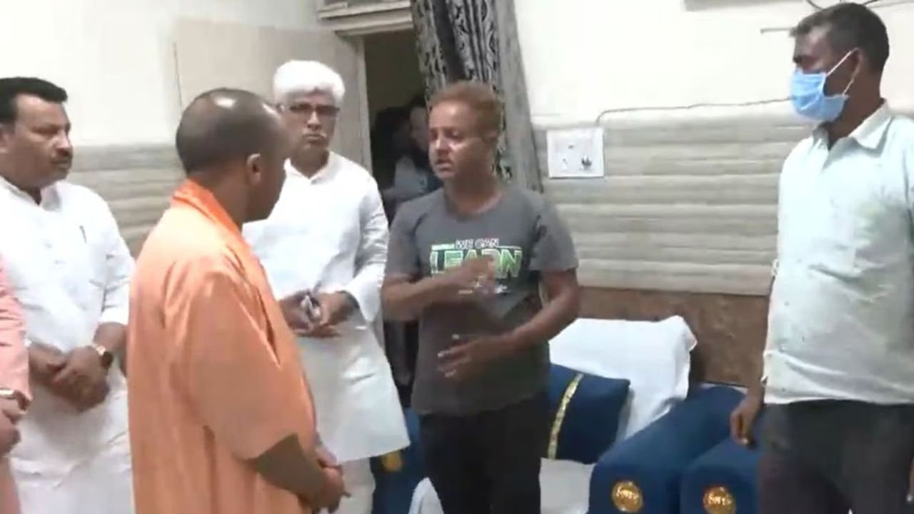 UP stampede: Adityanath meets injured in Hathras