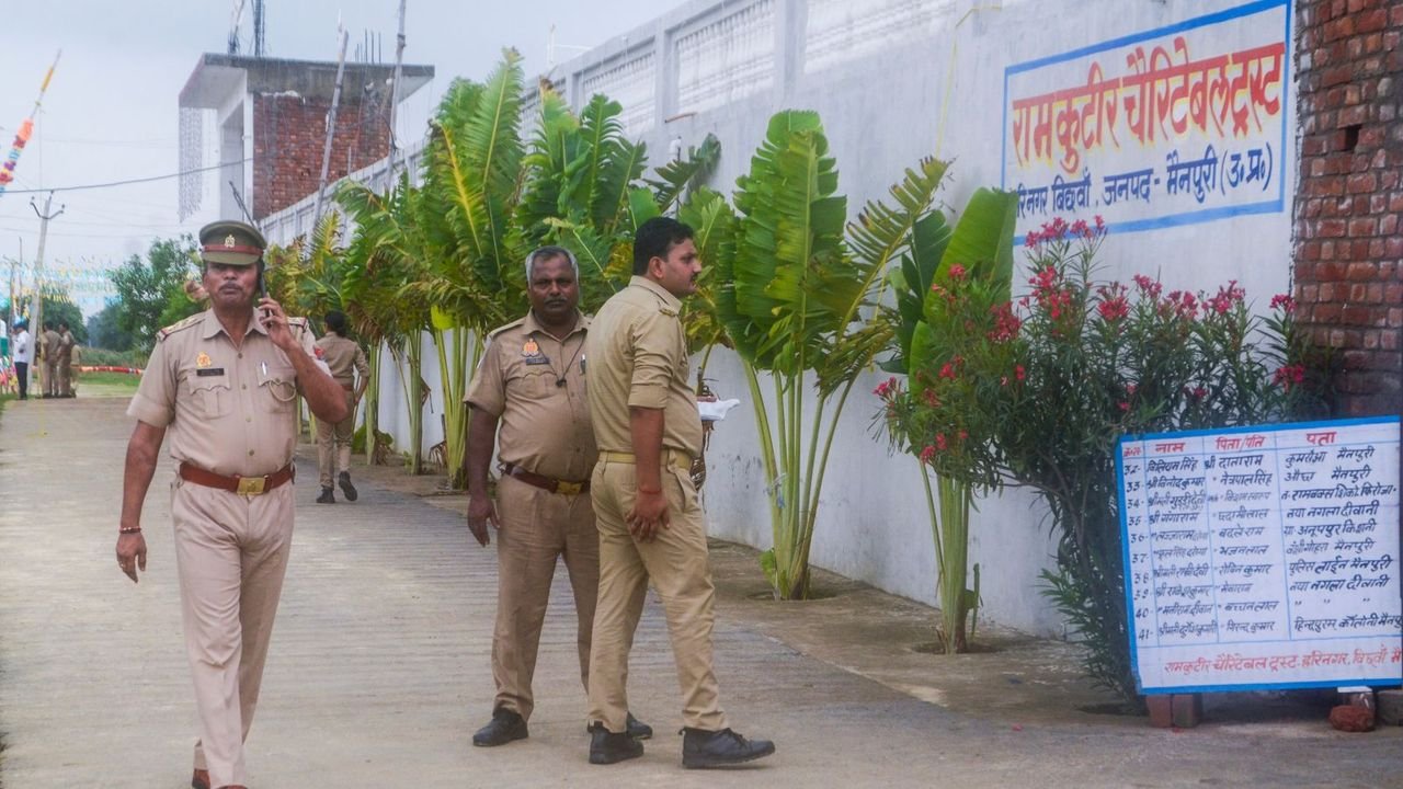 Hathras Stampede: Police enter Bhole Baba's Mainpuri ashram, say he is not there