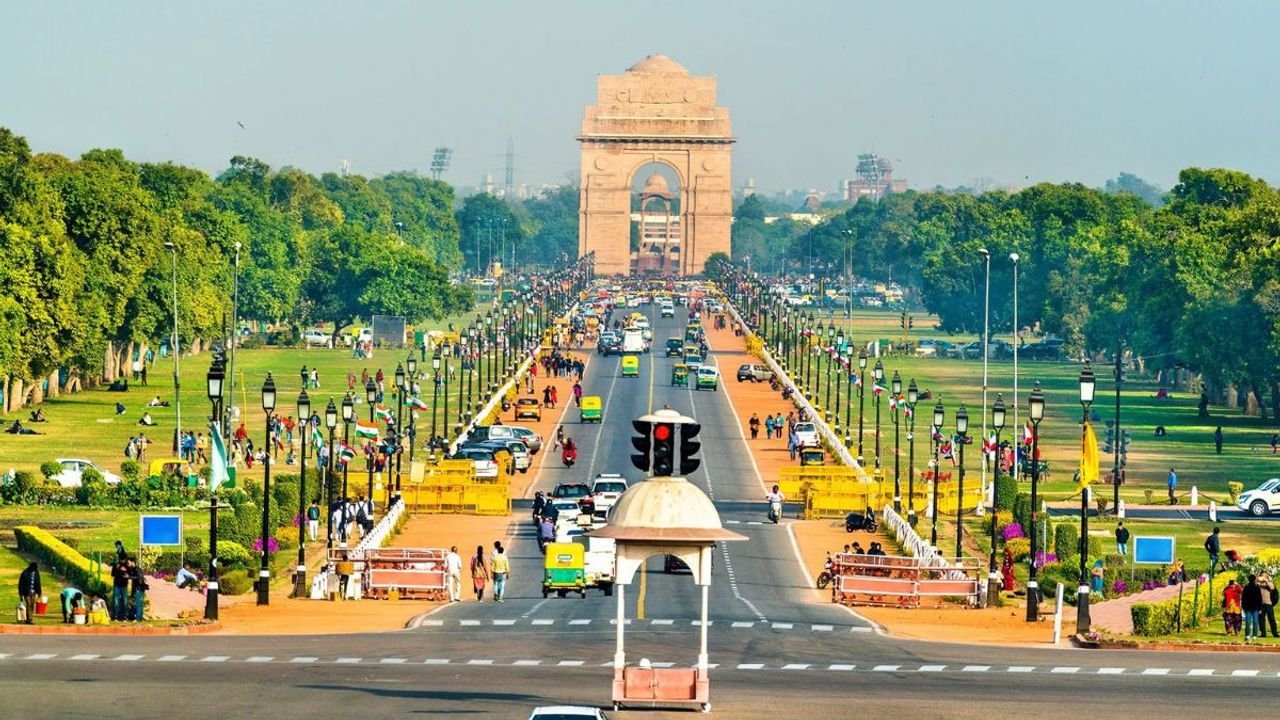 Humid morning in Delhi, minimum temperature 27.2 deg C