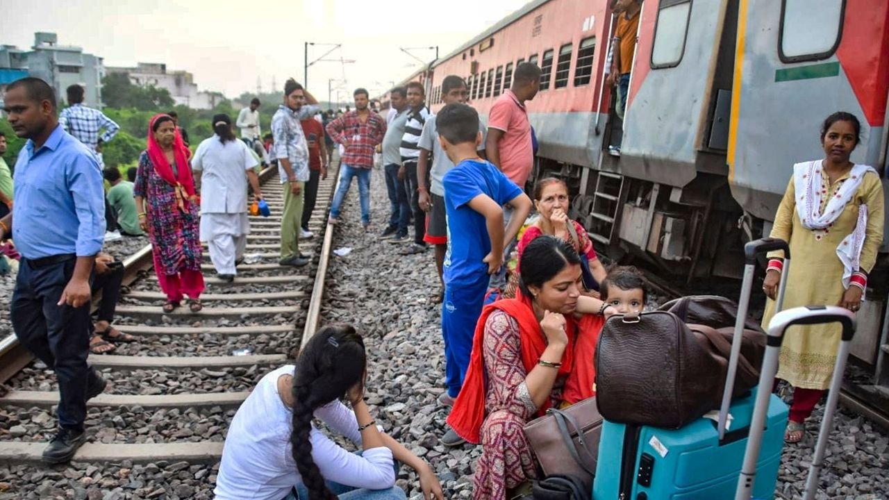 UP: FIR against unknown persons over Sabarmati Express derailment near Kanpur