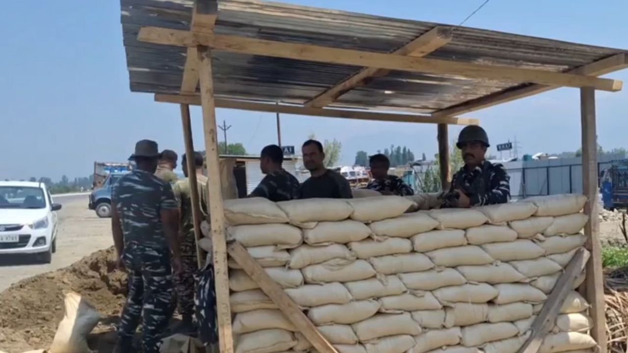 Security tightened in Kashmir for Independence Day celebrations