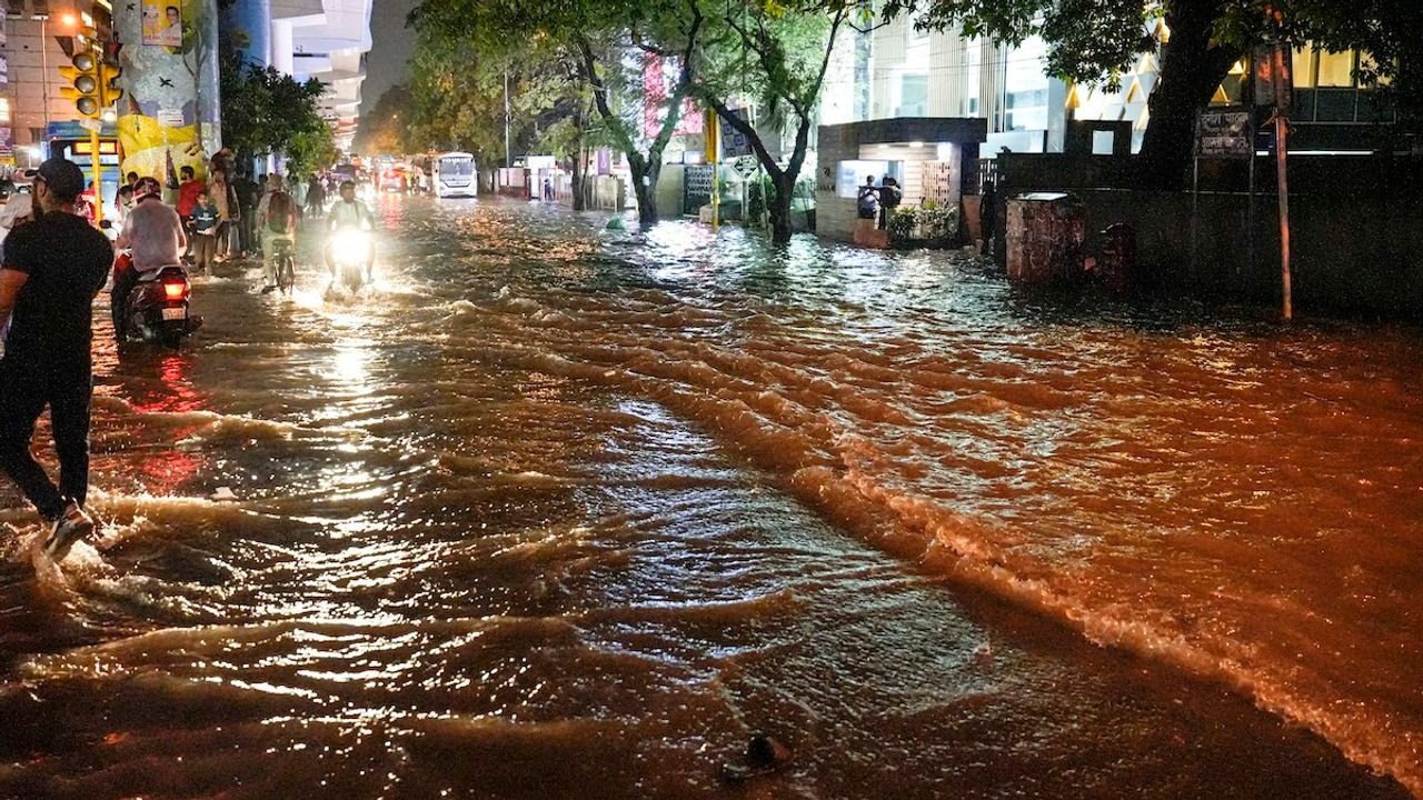 Delhi rains: 2 drown in Ghazipur; schools shut on Thursday 1 Delhi rains: 2 drown in Ghazipur; schools shut on Thursday