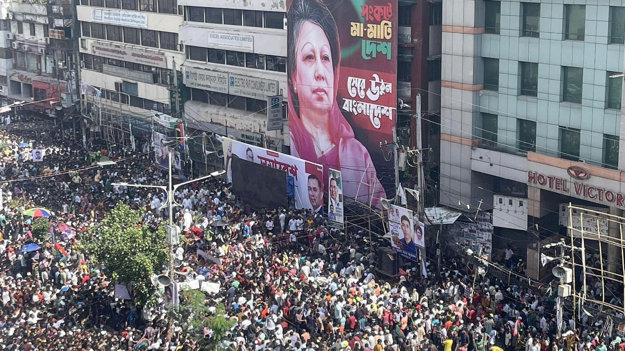 US says it stands ready to work with Bangladesh's interim govt 1 US says it stands ready to work with Bangladesh's interim govt