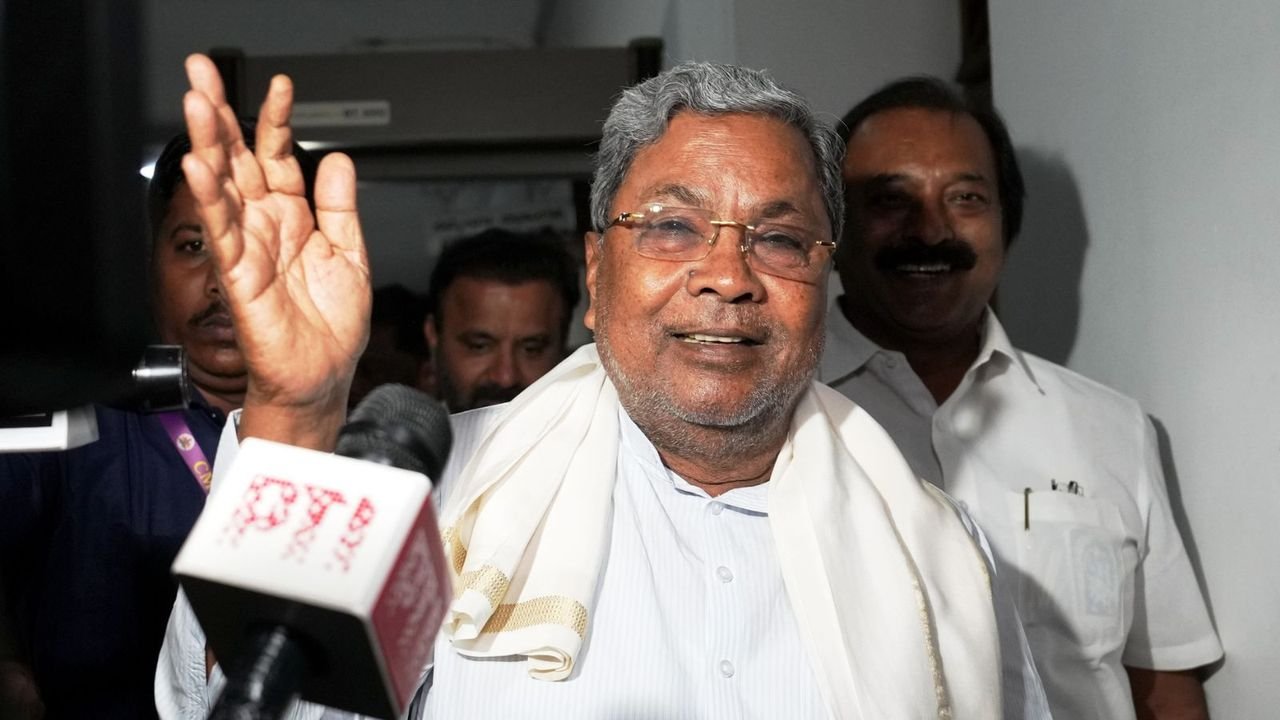 HC directs special court to defer proceedings against Siddaramaiah till Aug 29
