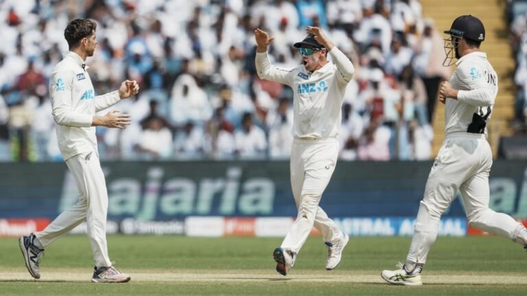 India collapse to 178/7, staring at first Test series defeat at home in 12 years