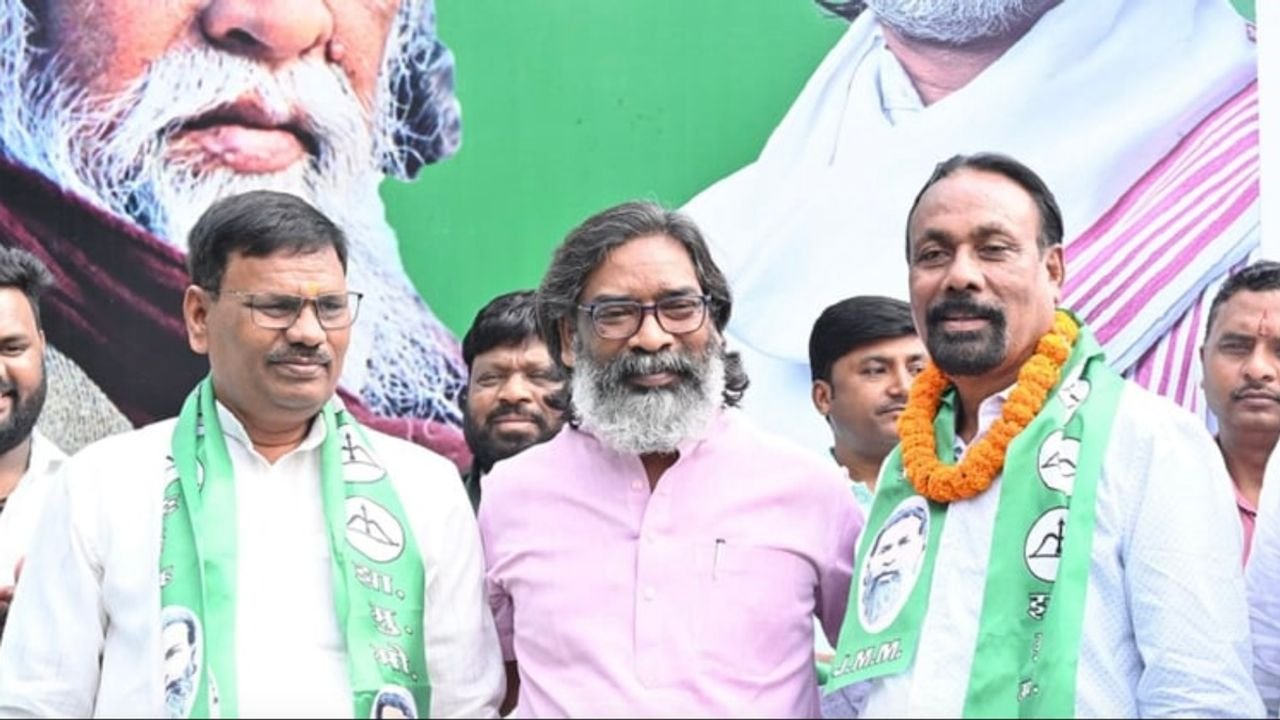 BJP MLA, AJSU Party leader join JMM ahead of J'khand assembly polls 1 BJP MLA, AJSU Party leader join JMM ahead of J'khand assembly polls