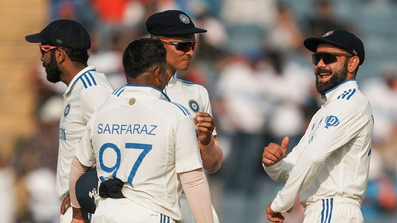 India bowl out NZ for 255; need to chase 359 to win second Test 1 India bowl out NZ for 255; need to chase 359 to win second Test