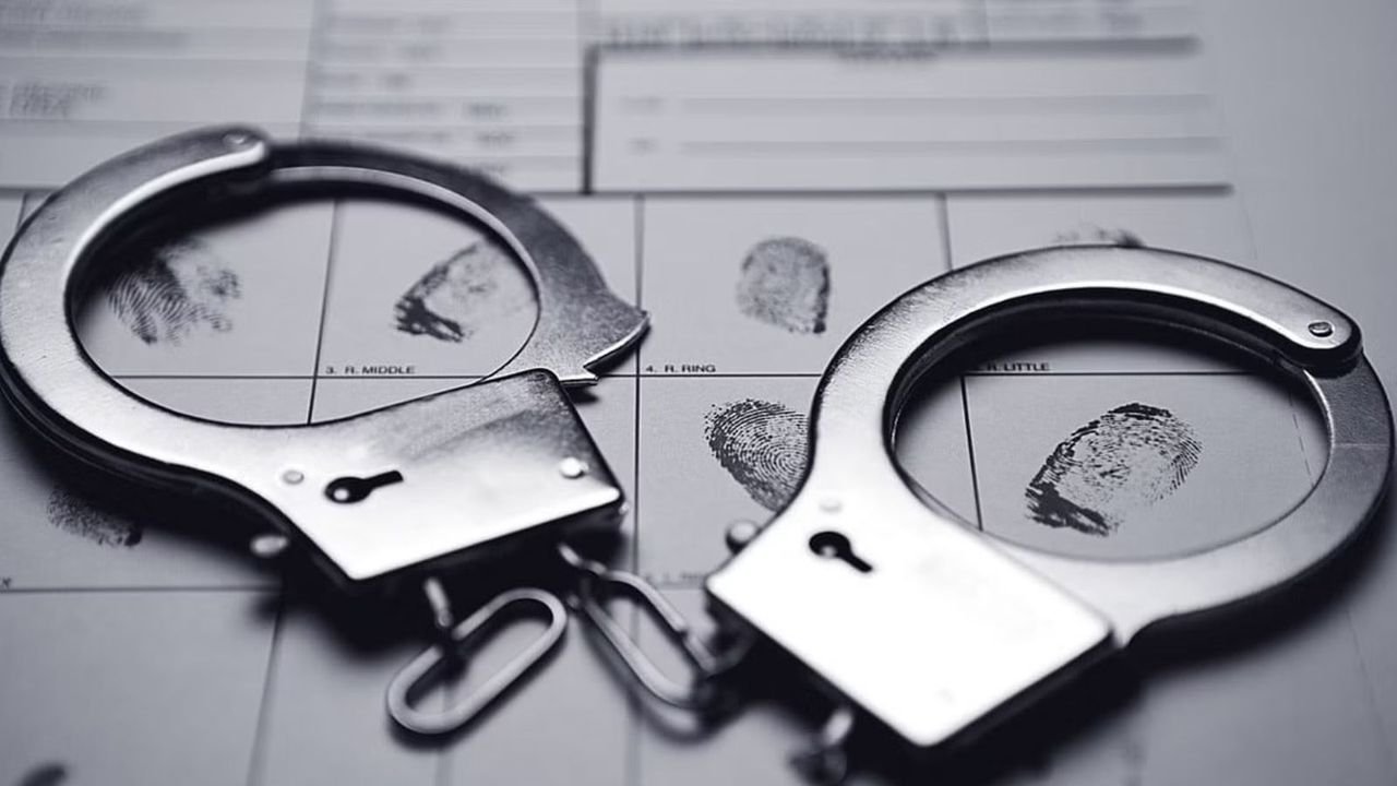 4 held with drugs, stole mobile phones of Rs 20 lakh in Navi Mumbai 1 4 held with drugs, stole mobile phones of Rs 20 lakh in Navi Mumbai