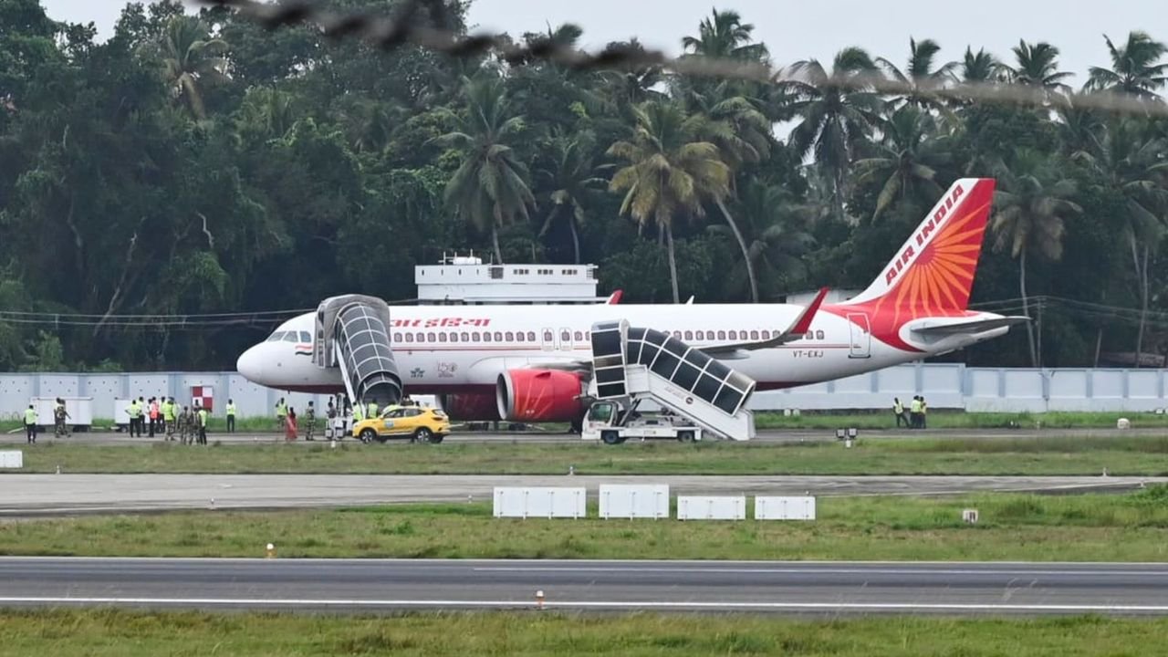 Over 20 Indian flights receive bomb threats on Saturday, security agencies on alert 1 Over 20 Indian flights receive bomb threats on Saturday, security agencies on alert
