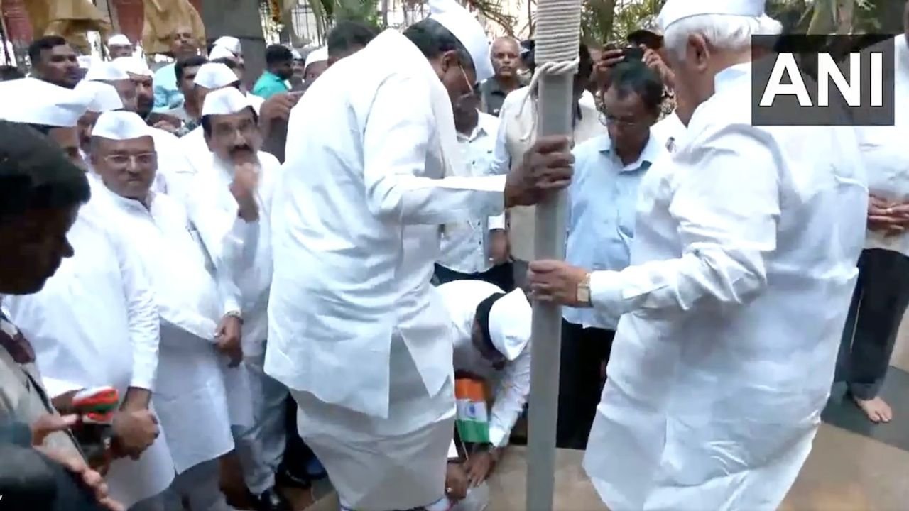 Video of Congress worker removing Siddaramaiah's shoe sparks row