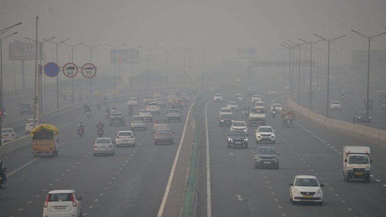 Delhi's air quality improves slightly, remains in 'very poor' category