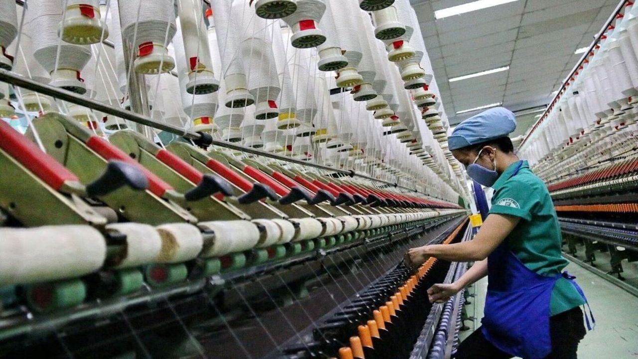 Grasim Industries profit declines 45.6% to Rs 1,100 crore in Q2 1 Grasim Industries profit declines 45.6% to Rs 1,100 crore in Q2