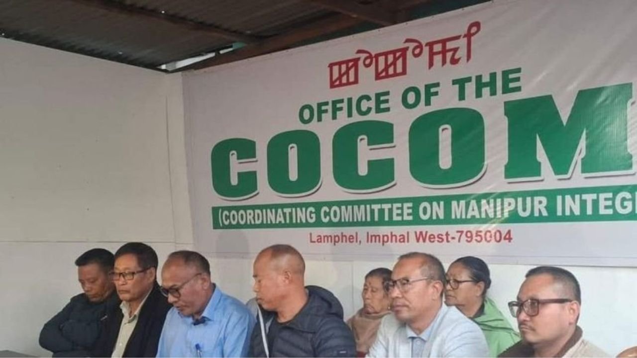 Manipur: COCOMI volunteers force govt employees to vacate offices in Imphal 1 Manipur: COCOMI volunteers force govt employees to vacate offices in Imphal