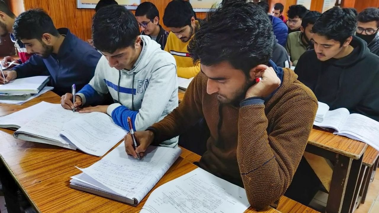 PCS prelim exam to be held on Dec 22 in two shifts: UPPSC 1 PCS prelim exam to be held on Dec 22 in two shifts: UPPSC