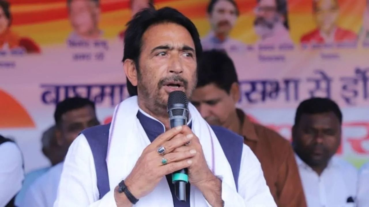 Rs 450 LPG for all, including 'infiltrators': BJP criticizes Congress' poll promise in Jharkhand 1 Rs 450 LPG for all, including 'infiltrators': BJP criticizes Congress' poll promise in Jharkhand