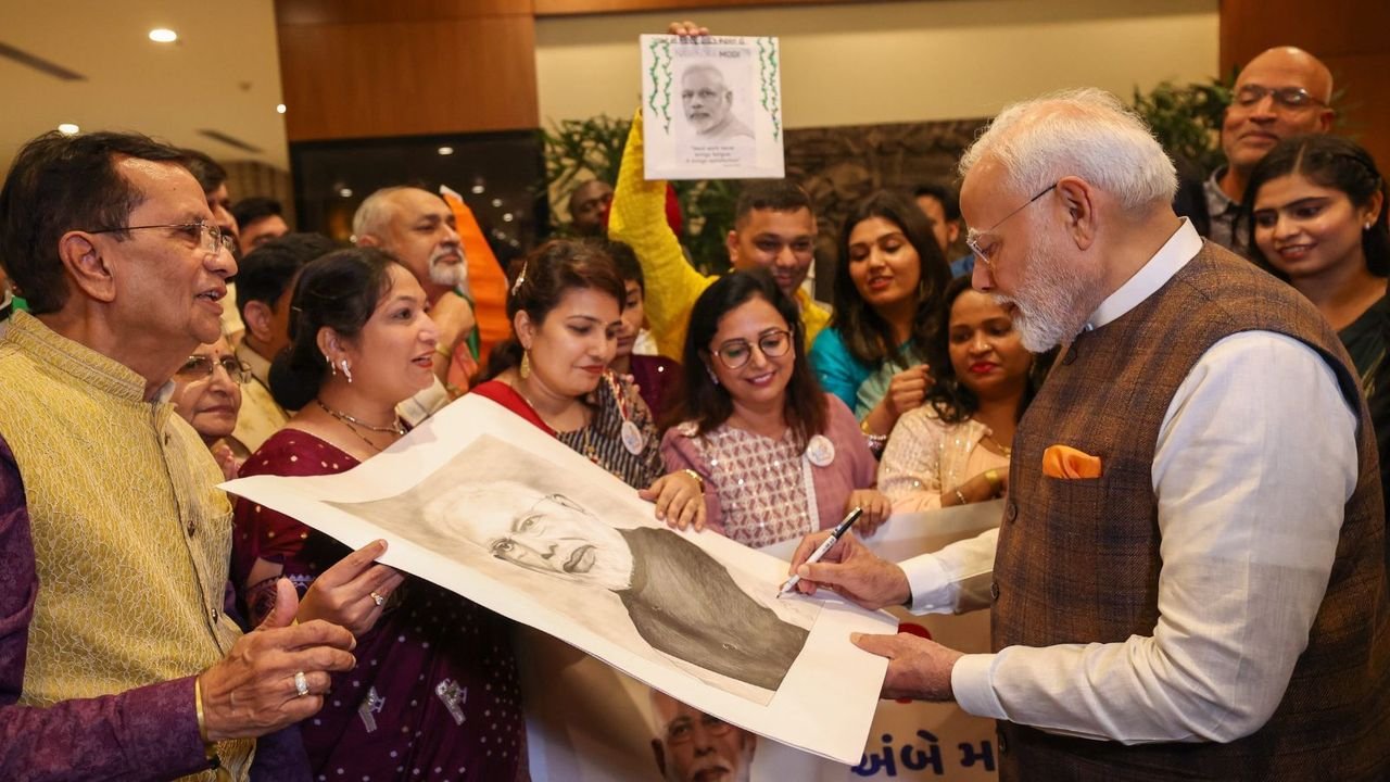 PM Modi meets Indian diaspora in Guyana's Georgetown city 1 PM Modi meets Indian diaspora in Guyana's Georgetown city