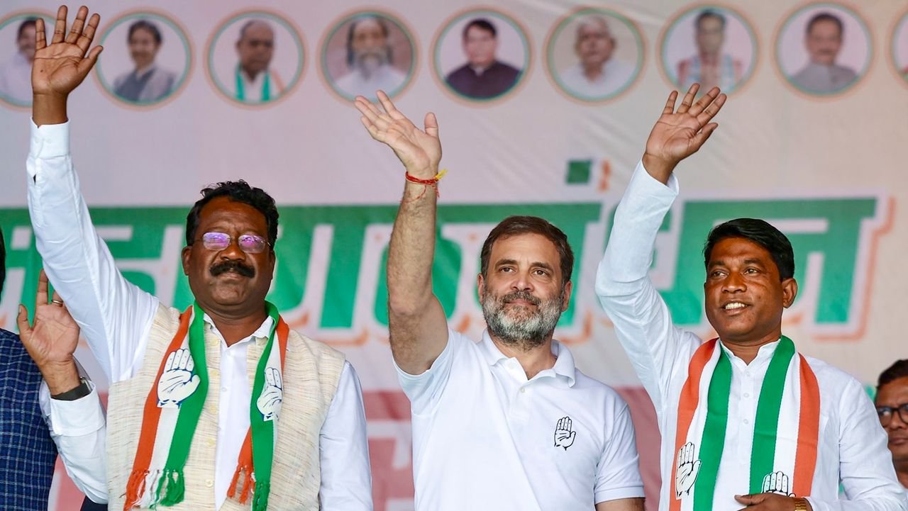 BJP wants to snatch ''Jal, Jungle, Jameen'' from tribals, alleges Rahul at Jharkhand poll rally 1 BJP wants to snatch ''Jal, Jungle, Jameen'' from tribals, alleges Rahul at Jharkhand poll rally