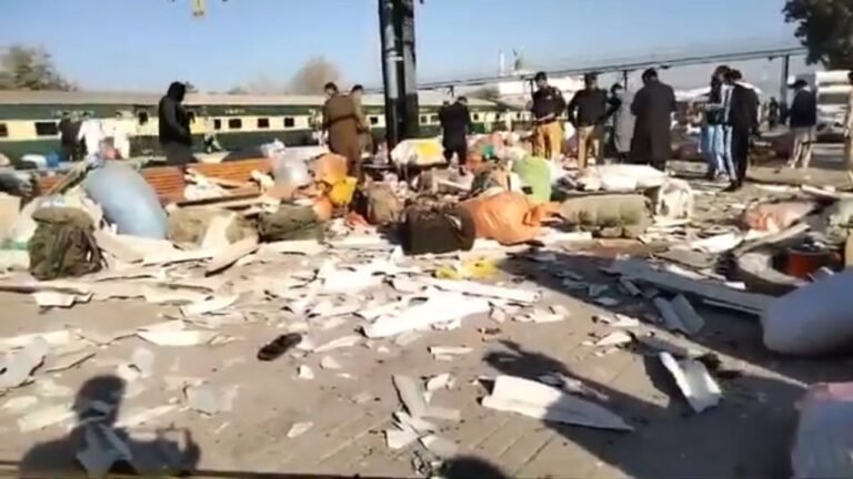 20 killed, 30 injured in railway station blast in Pakistan: media report