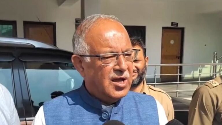 J&K Congress leaders visit Gurdwara in Jammu to mark Guru Nanak Jayanti 5 J&K Congress leaders visit Gurdwara in Jammu to mark Guru Nanak Jayanti