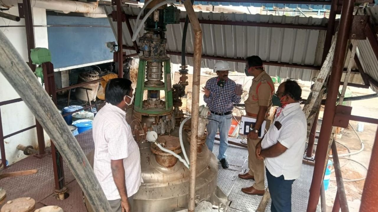 One dead, two critical after inhaling toxic fumes in Andhra pharma factory 1 One dead, two critical after inhaling toxic fumes in Andhra pharma factory