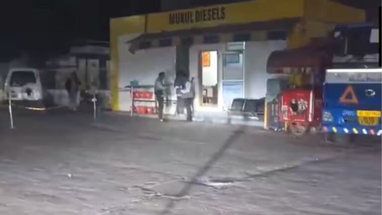 Employee injured in firing at petrol pump in Delhi's Gokulpuri 14 Employee injured in firing at petrol pump in Delhi's Gokulpuri