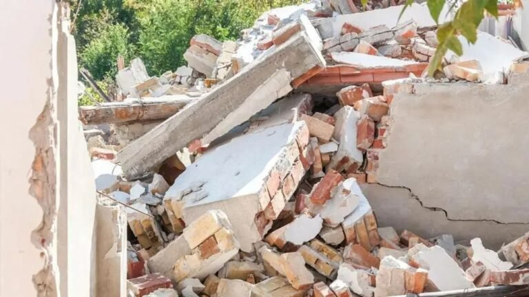 Wall collapse in J-K's Reasi leaves 13 injured 10 Wall collapse in J-K's Reasi leaves 13 injured