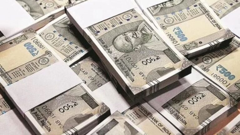 Rupee falls 2 paise to all-time low of 84.40 against US dollar in early trade 8 Rupee falls 2 paise to all-time low of 84.40 against US dollar in early trade