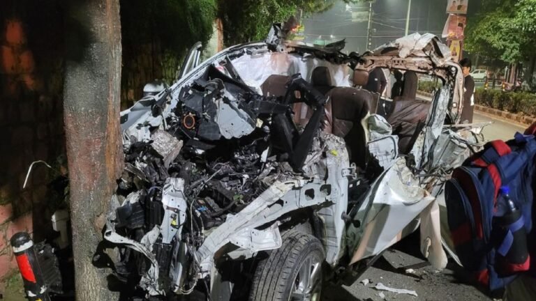 6 students killed, 1 injured as car crashes into truck in Dehradun