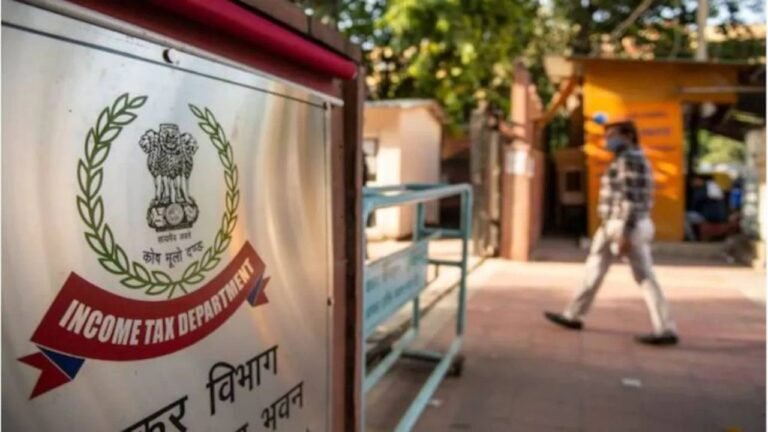 Jharkhand: IT raids multiple locations including premises of CM's aide