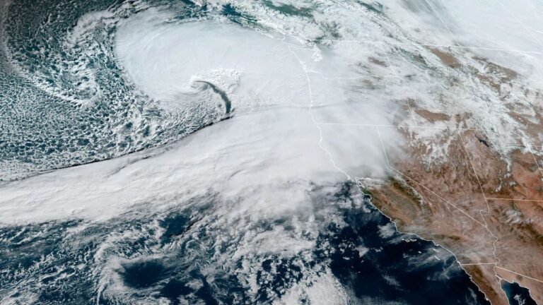 ‘Bomb cyclone’ knocks out power to over 600,000 across northwest US, killing 1 9 ‘Bomb cyclone’ knocks out power to over 600,000 across northwest US, killing 1
